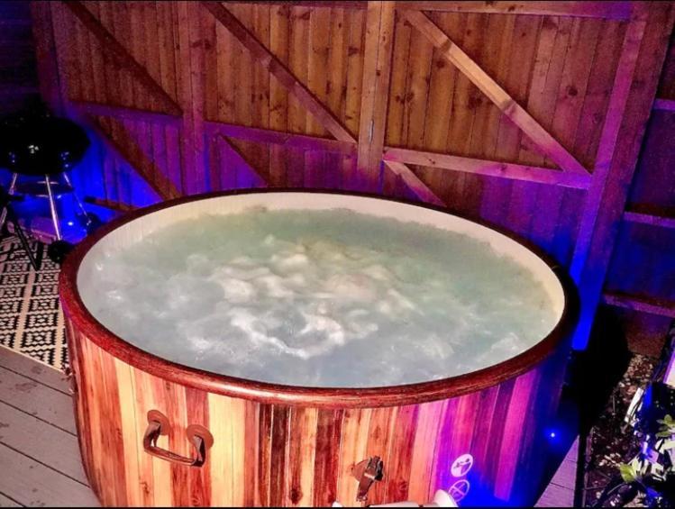 Elkstone Studio Private Hottub Pet Friendly Malvern Exterior photo