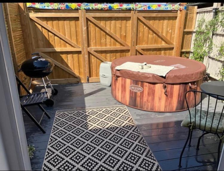 Elkstone Studio Private Hottub Pet Friendly Malvern Exterior photo