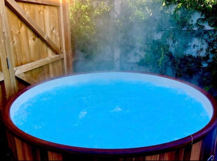 Elkstone Studio Private Hottub Pet Friendly Malvern Exterior photo